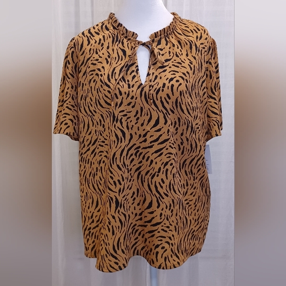NWT Nine West Leopard Print Shirt With Ruffle Collar - Picture 1 of 9